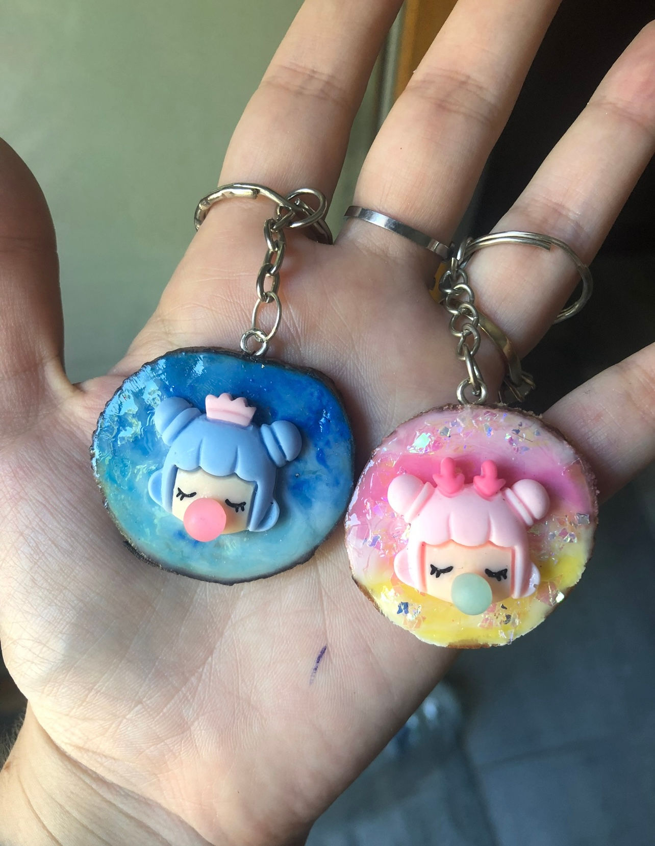 🎨✨ Tondo in Legno Dipinto a Mano con Cabochon Bimba e Big Bubble ✨🎨