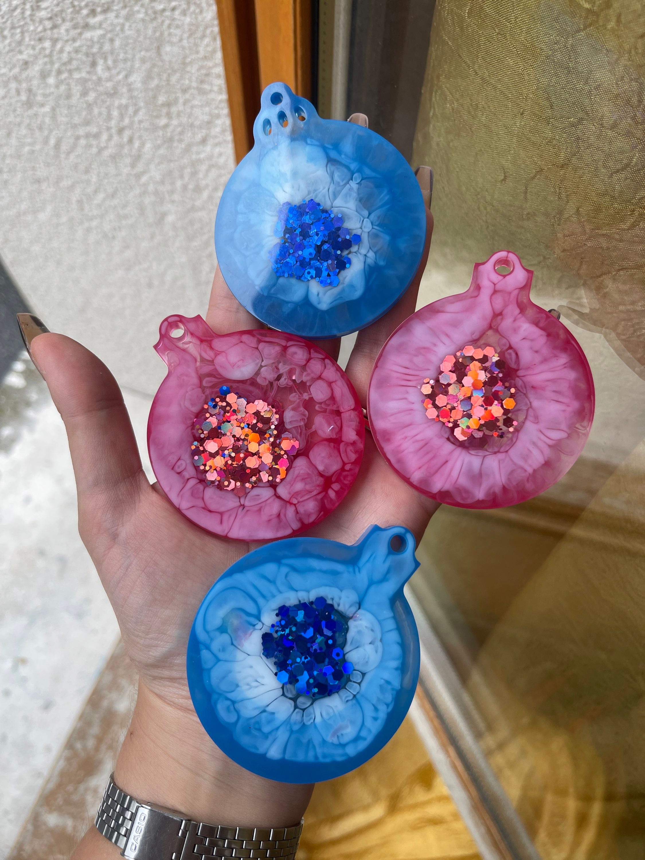 Palline natalizie in resina