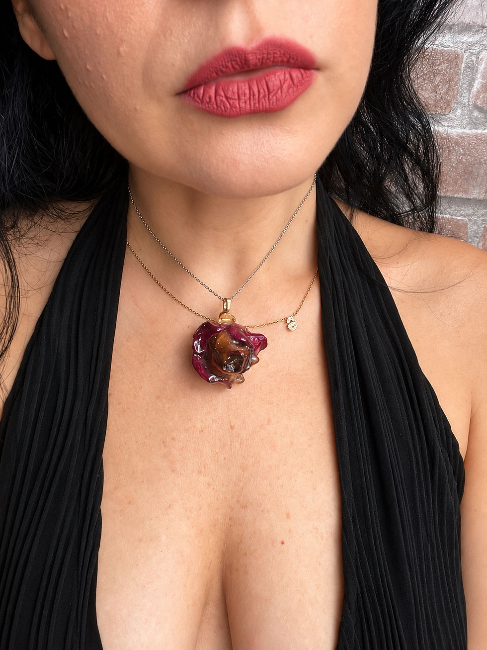 Thumbnail: 🌹✨ Collana Artigianale con Bocciolo di Rosa Rossa 
