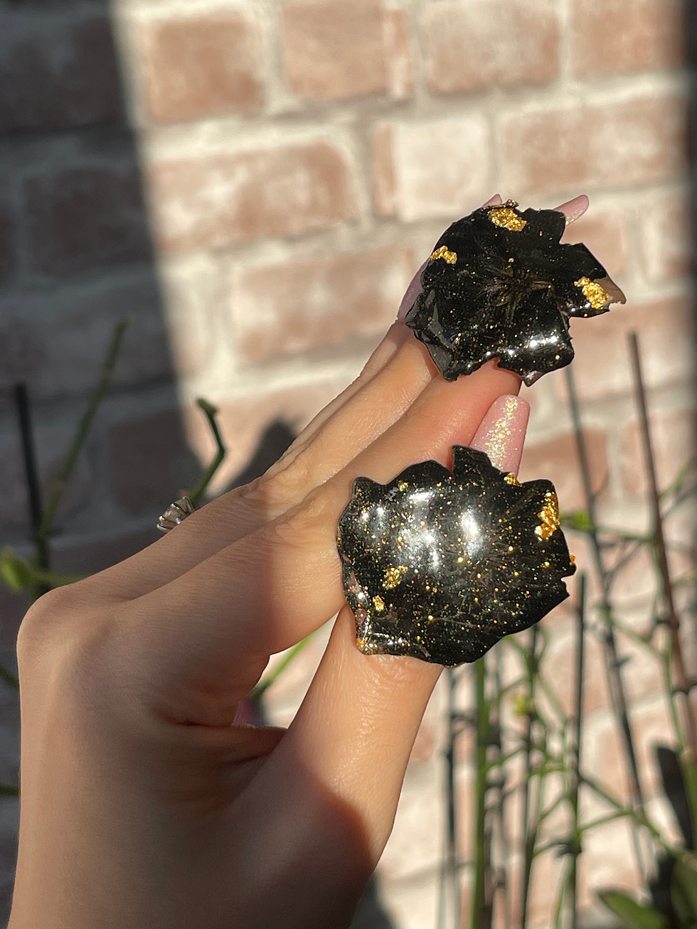 Thumbnail: Orecchini fiori neri