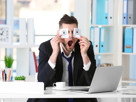 האם אני יכול לפצות על אובדן שעות שינה במהלך השבוע בשעות שינה רבות בסוף השבוע?