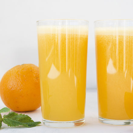 Orange épicée : jus d'orange, sirop épicé maison (cannelle, clou de girofle, gingembre, anis étoilé, vanille)