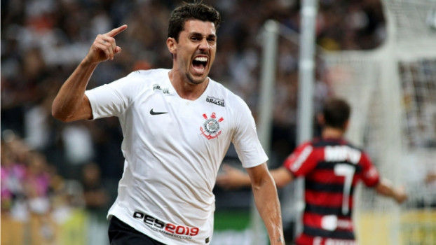 No duelo dos times com maiores torcidas do país, Corinthians vence o Flamengo e vai à final da Copa do Brasil