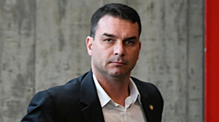 Coaf identifica movimentações atípicas em conta bancária de Flávio Bolsonaro, revela o JN