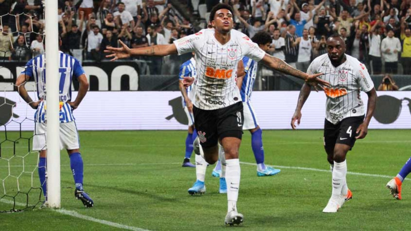 Corinthians vence o Avaí com tranquilidade e demonstra aceitação do time ao estilo de Coelho