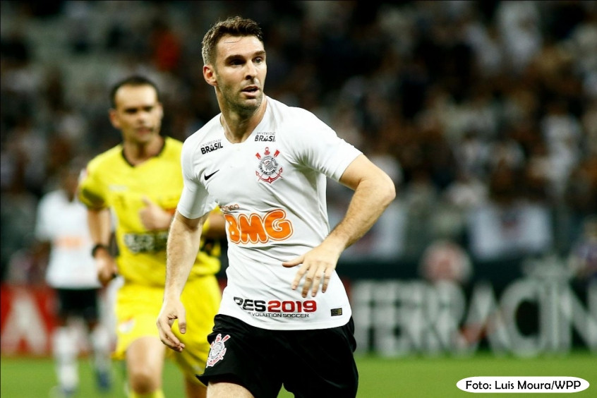 Corinthians finaliza 24 vezes a gol em vitória magra diante do Oeste na Arena. Boselli se destaca