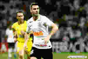 Corinthians finaliza 24 vezes a gol em vitória magra diante do Oeste na Arena. Boselli se destaca