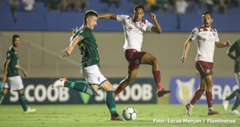 Goiás joga melhor e vence o Fluminense