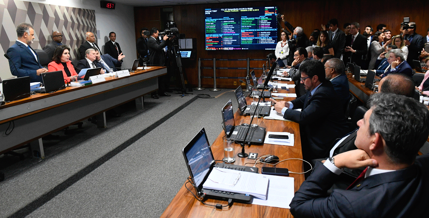 Reforma da Previdência é aprovada pela CCJ no Senado