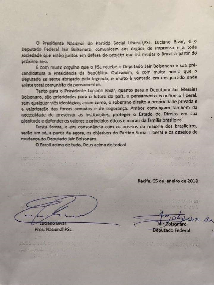 Bolsonaro assina compromisso com o PSL e presidente do PATRIOTA critica