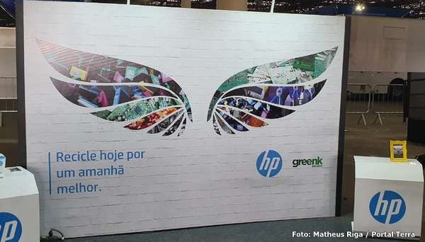HP chega a 8,2 milhões de produtos feitos com plástico reciclado e ONG de Valparaíso faz parte desse resultado