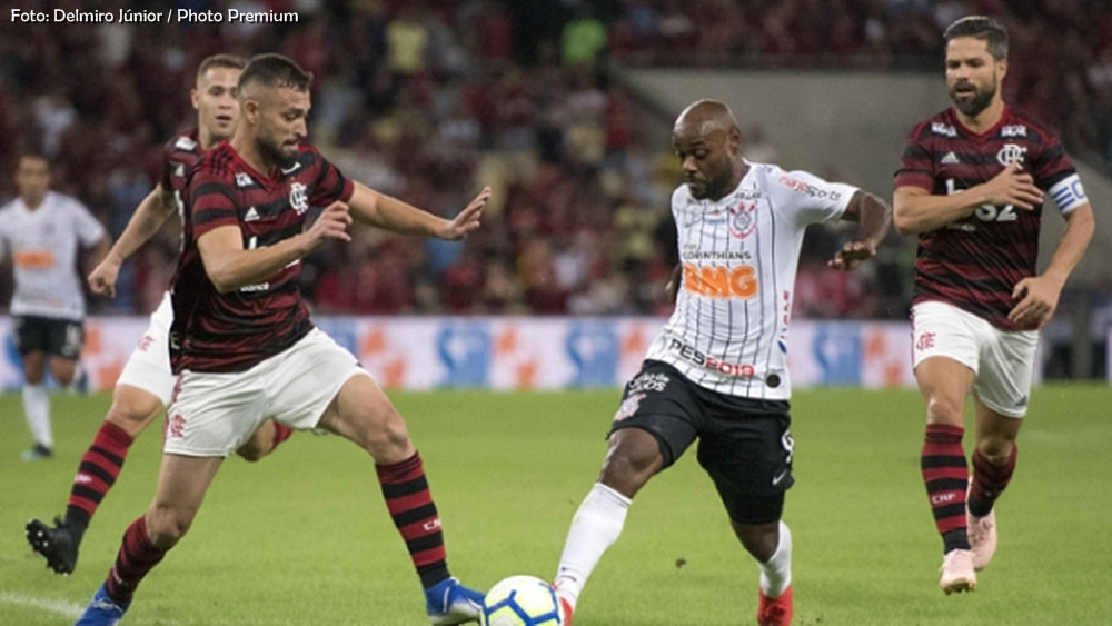 Corinthians joga melhor, mas Flamengo vence e avança na Copa do Brasil