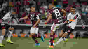 Flamengo e Vasco empatam em jogão de 8 gols e duas viradas