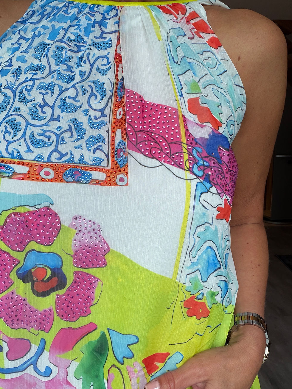Miniaturbild: Kleid mit Steinchen und Pop Art Druck