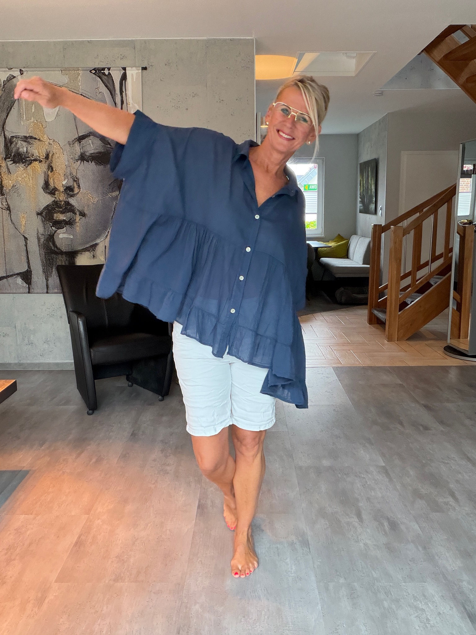 Bluse mit Volants in dunkelblau
