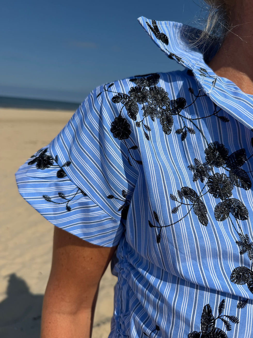 Miniaturbild: Bluse mit floraler Stickerei 