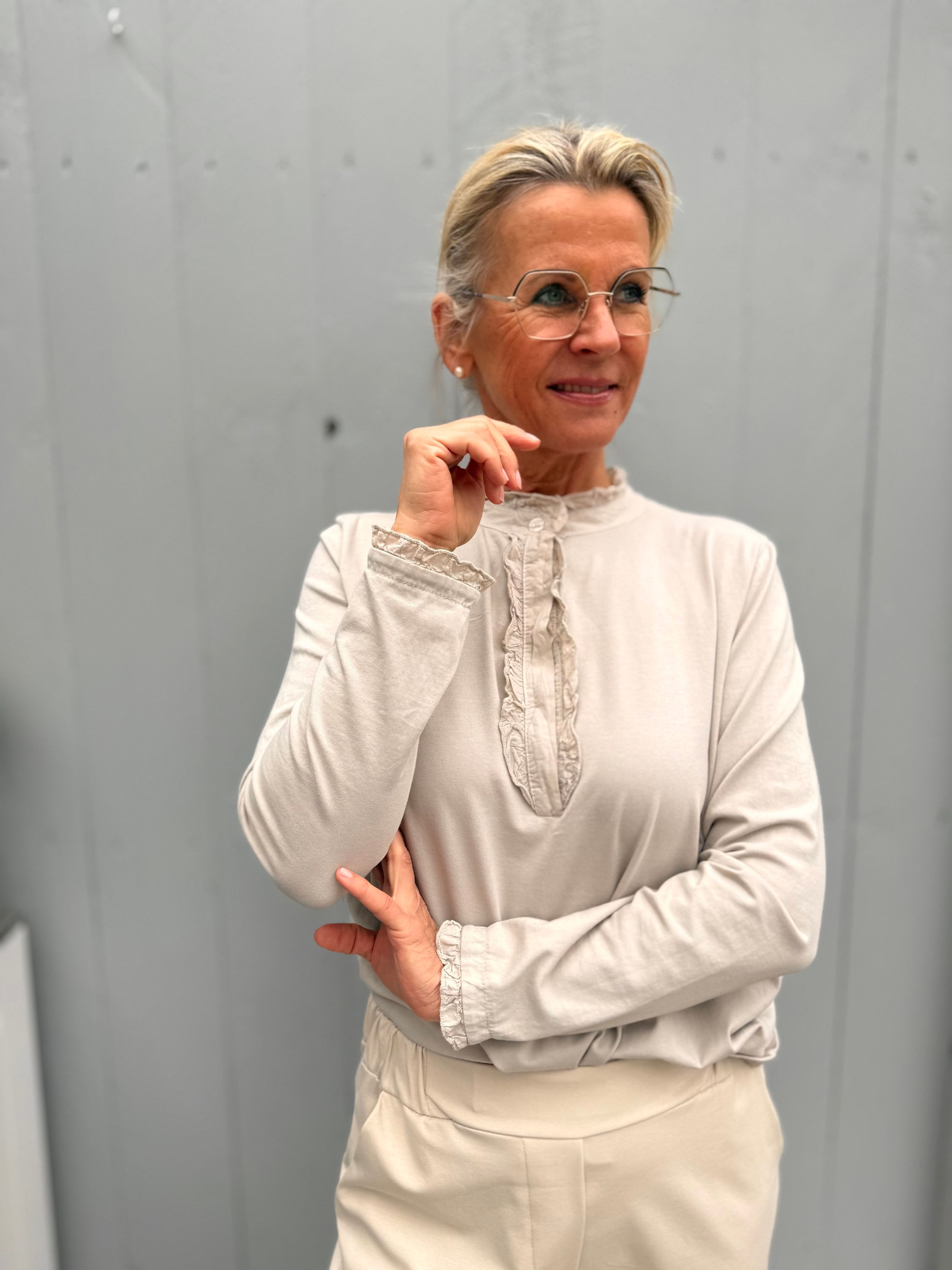 Longsleeve mit Rüschendetails in Beige