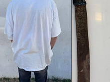 🚓👮🏾🚨 ‼️Agredía a su vecino con un machetote‼️HOMBRE QUE PORTABA UN MACHETE ES DETENIDO POR LA POLICÍA MUNICIPAL EN LA COLONIA DEL TRABAJO#PoliciacaContrastes🚓