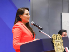ENTREGA TERE JIMÉNEZ 570 PLAZAS A DOCENTES DE AGUASCALIENTES