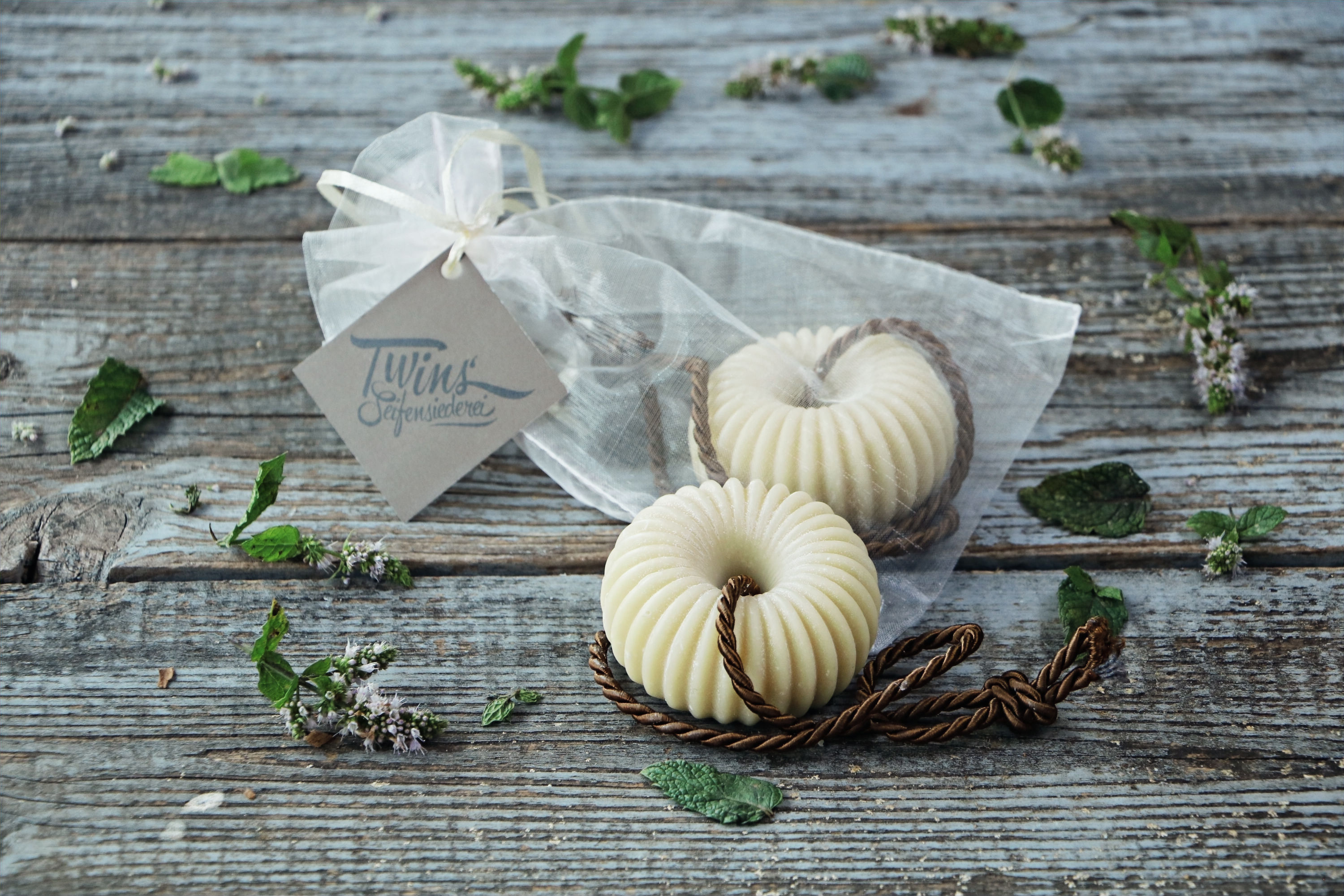 Handwerker-Peelingseife mit Quarzsand & Sheabutter (vegan)