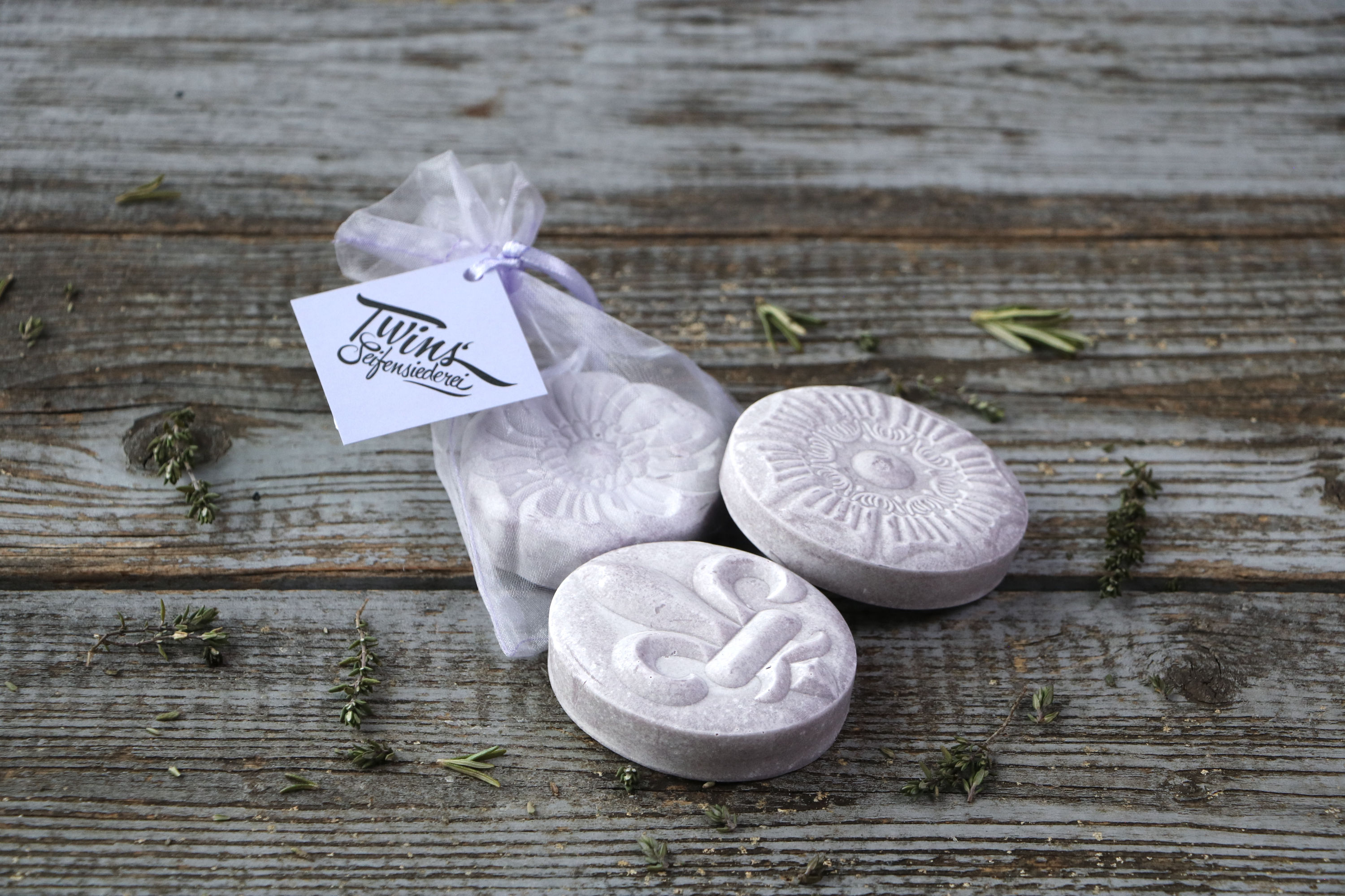 Landduft Allrounder-Seife mit Ultramarinviolett (vegan) zufällige Auswahl