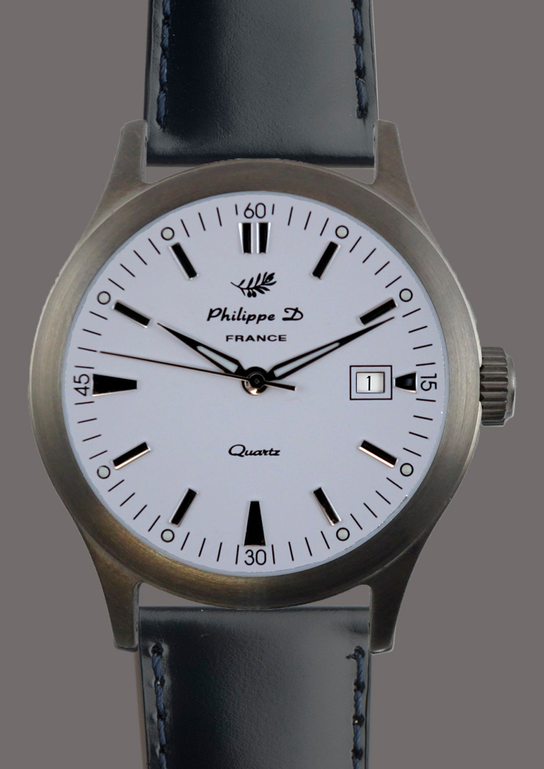 Montre Quartz boîtier acier finition titane