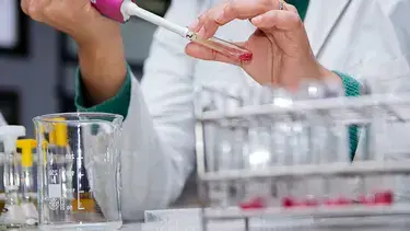 ANMAT retiró las habilitaciones de otros cinco laboratorios