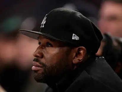 Floyd Mayweather anunció su regreso al boxeo profesional nueve años después de su retiro 