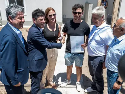El Gobernador Kicillof entregó viviendas y recorrió obras del Plan Hídrico