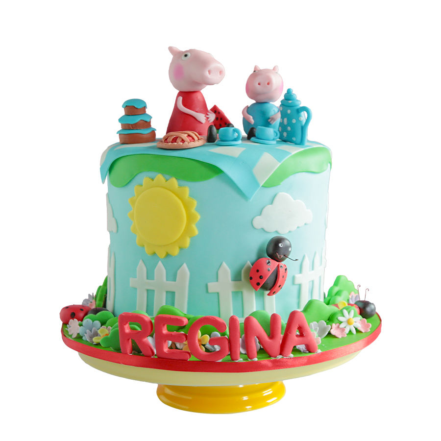 Pastel de cumpleaños de Peppa Pig con escena en fondant tipo picnic, con personajes sentados sobre mantel