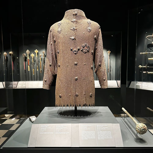 Cracovie wawel côte de maille de roi ladislas IV Vasa XVIIe siècle laiton étoiles lapis lazuli