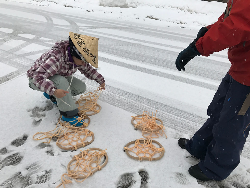 ①雪国の民具「かんじき」を履いて、メ-プル樹液探しの旅に出発！