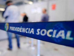 Exigir agendamento para advogados no INSS ofende livre exercício da advocacia
