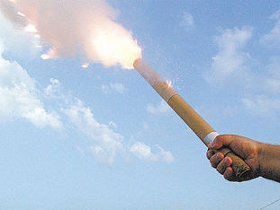 Fogos de artifício devem manter distância da rede elétrica