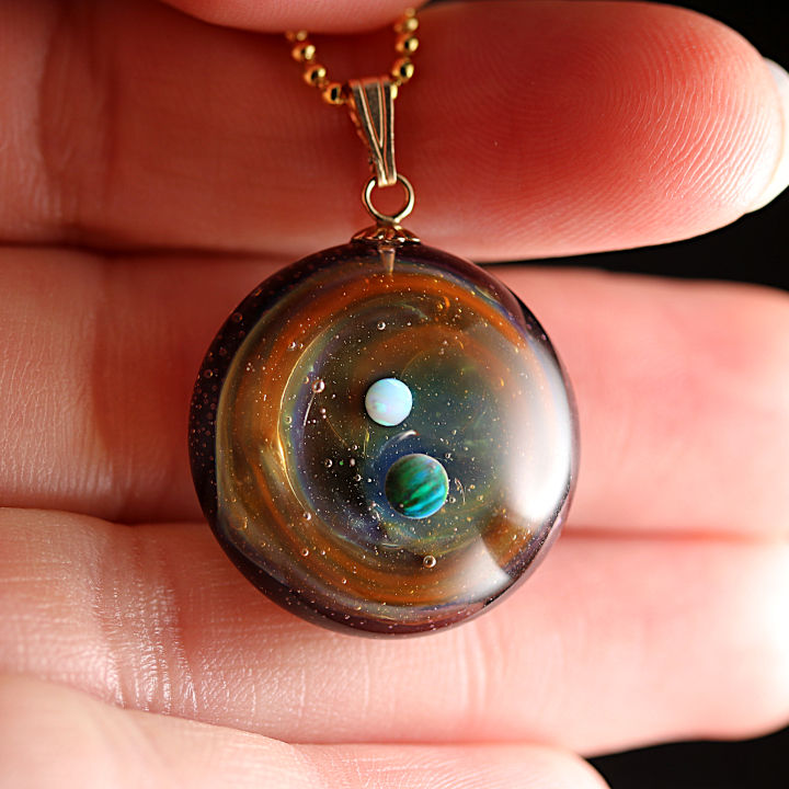 Miniature : Collier Galaxie avec deux planètes en orbite
