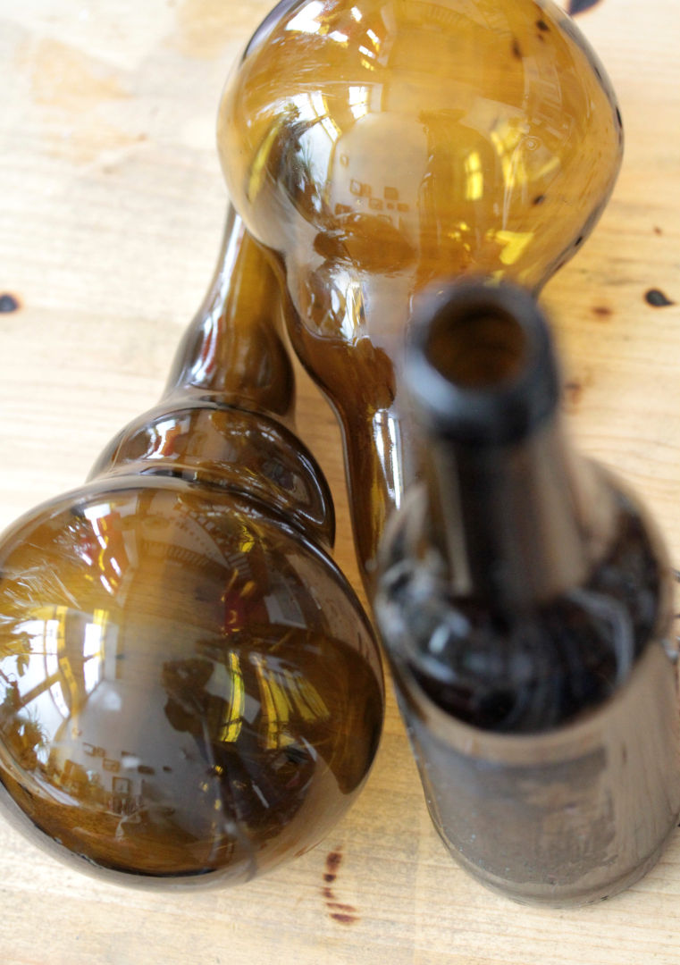 Thumbnail: Bouteilles en verre recyclées, artisanat