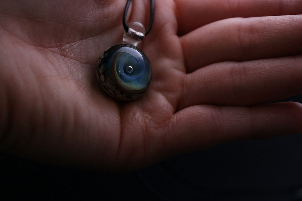 Pendentif rond bleu nuit, collier élégant