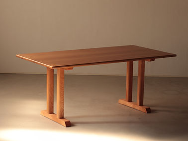 Center-leg table