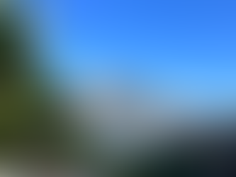 Piscine naturelle d’eau chaude avec vue panoramique sur le lac Batur depuis l’hôtel Volcano Living à Bali, offrant un cadre relaxant au cœur du paysage volcanique de Kintamani.