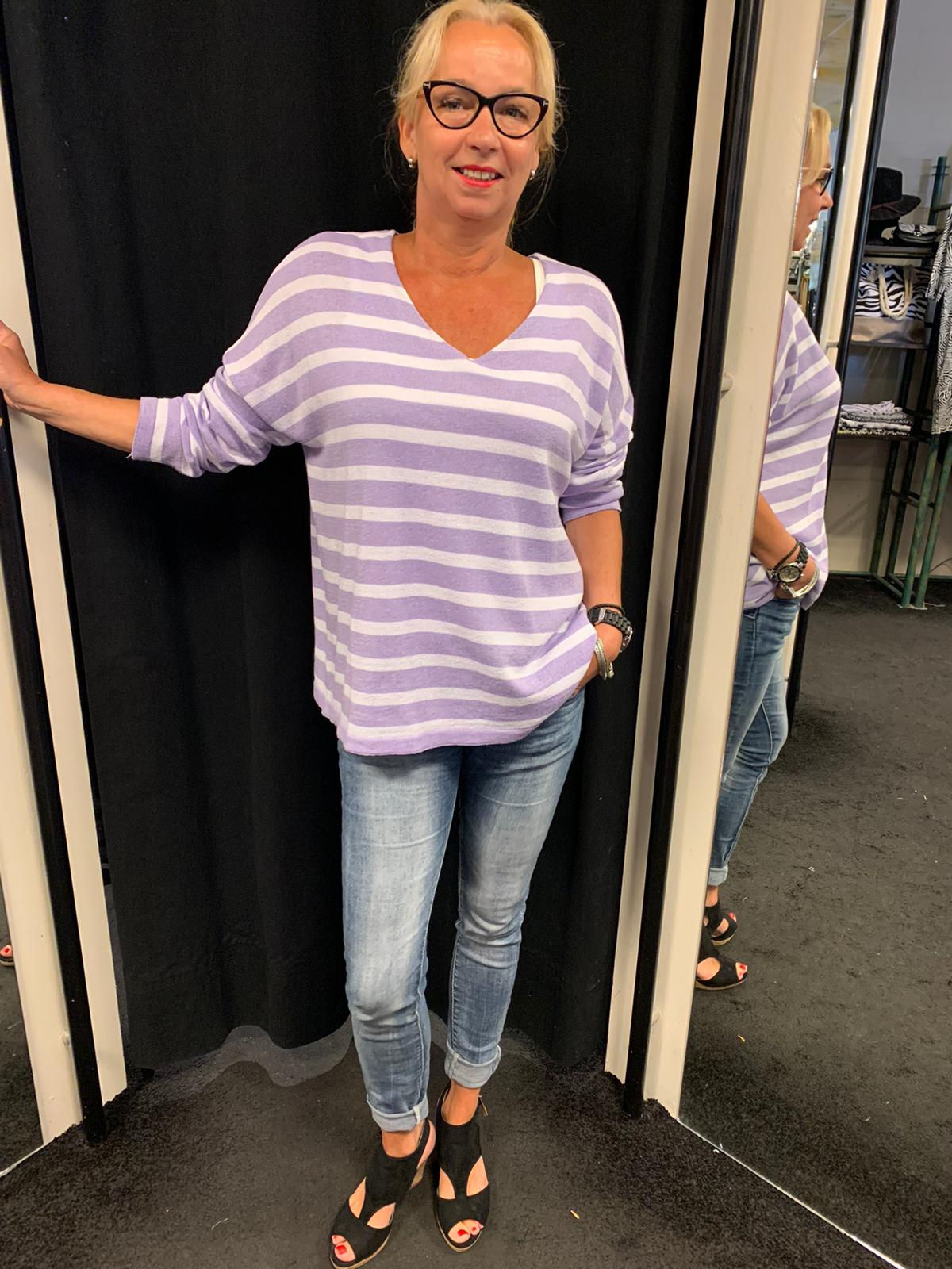 Gestreepte lila trui