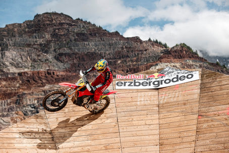 Stark and Jarvis Lead Electric Breakthrough at Erzberg with Three Finishers