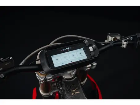 e-Dirt Update: EM’s Trail Twins & Stark’s Race Weapon