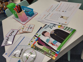 How do you teach phonics reading?