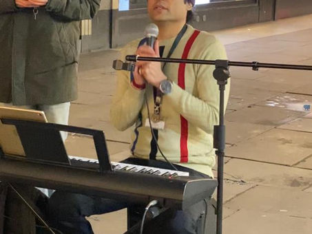 The true Sanatani Nationalist Megastar Aazaad recites Hanuman Chalisa at Oxford Street, London