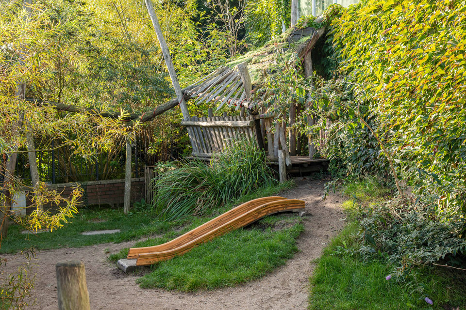 Samenwerking tussen StadsOase en kinderdagverblijf voor een duurzaam en groen speelterrein