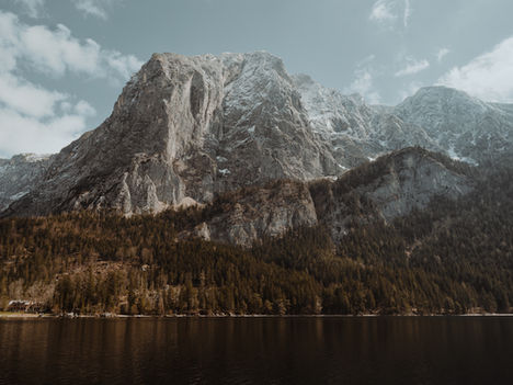 Hike around Lake Altaussee in Austria