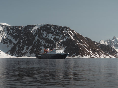 Best Time to Visit the Arctic – When to See Polar Bears, Take an Arctic Cruise & Chase the Northern Lights