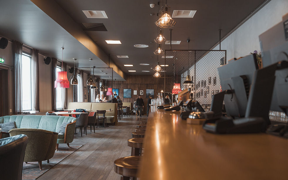 Bar und Restaurant in Coal Miners Cabins in Longyearbyen