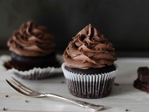 CHOCOLATE CUPCAKES - შოკოლადის კექსები