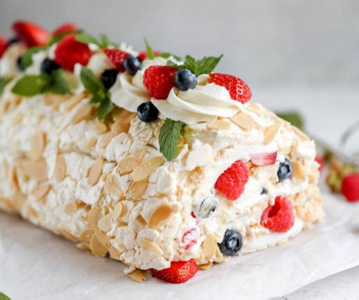 MERINGUE ROLL WITH BERRIES - მერენგას რულეტი კენკრით